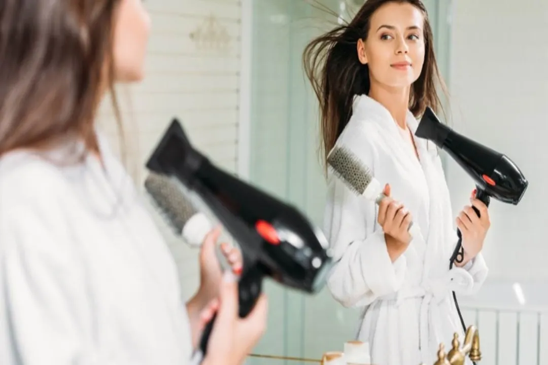 one of way to Complementary and natural treatments for lice Using a high-heat hair dryer