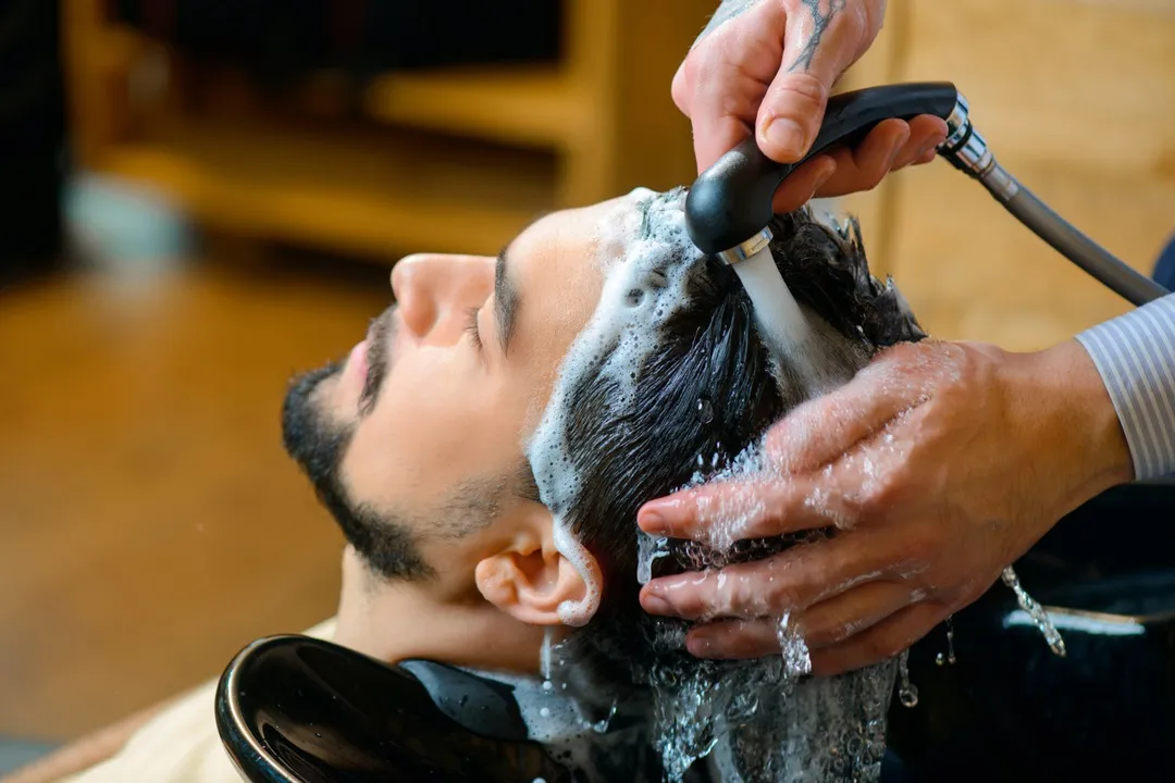 Doctors usually recommend that you start washing your hair on the third or fourth day after a hair transplant.